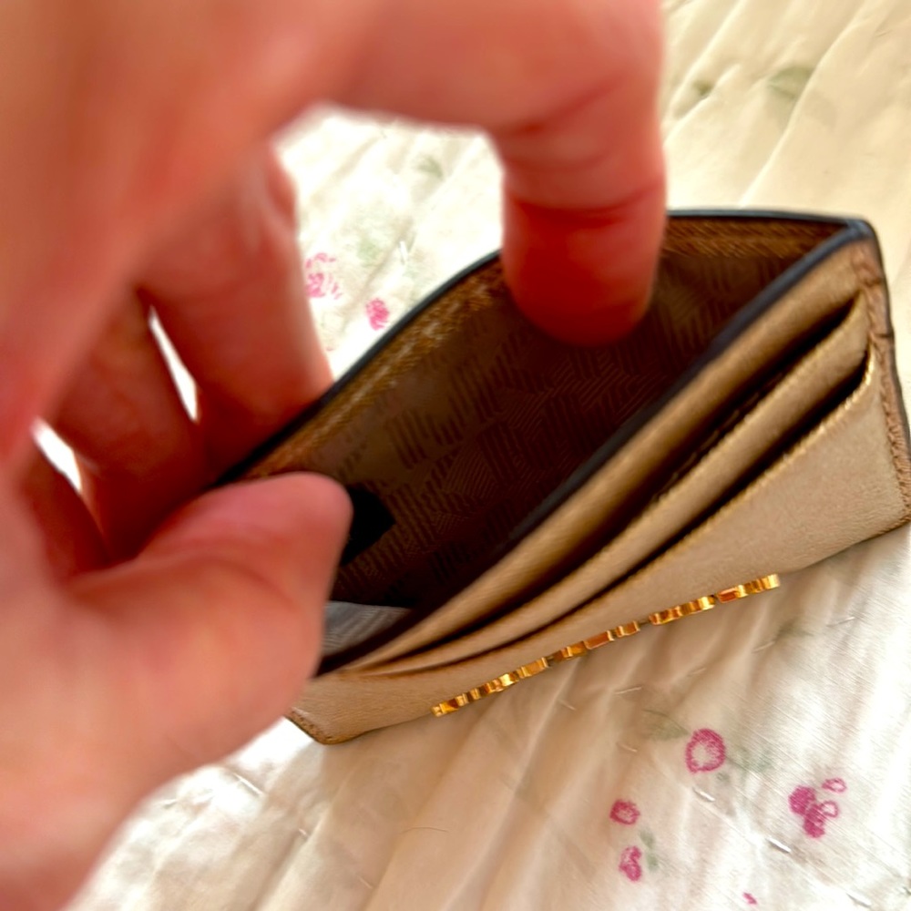 ๐ ๐๐๐๐๐๐ ๐๐ข๐ฅ๐ฆ Card Holder! - Picture 3 of 6